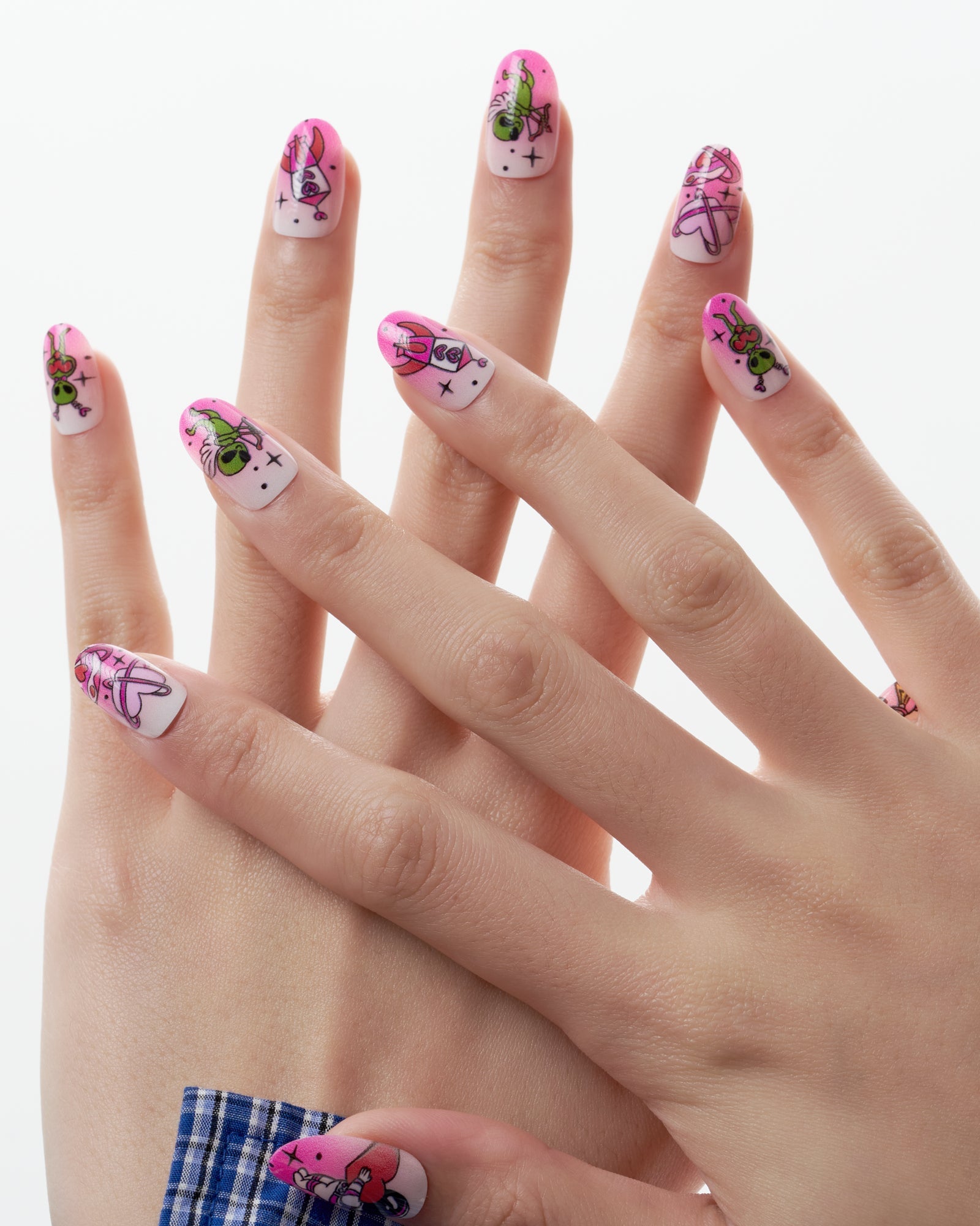 Neon Cosmo|manicure|heart|alien|colourful|pink|glossy|oval|medium ...