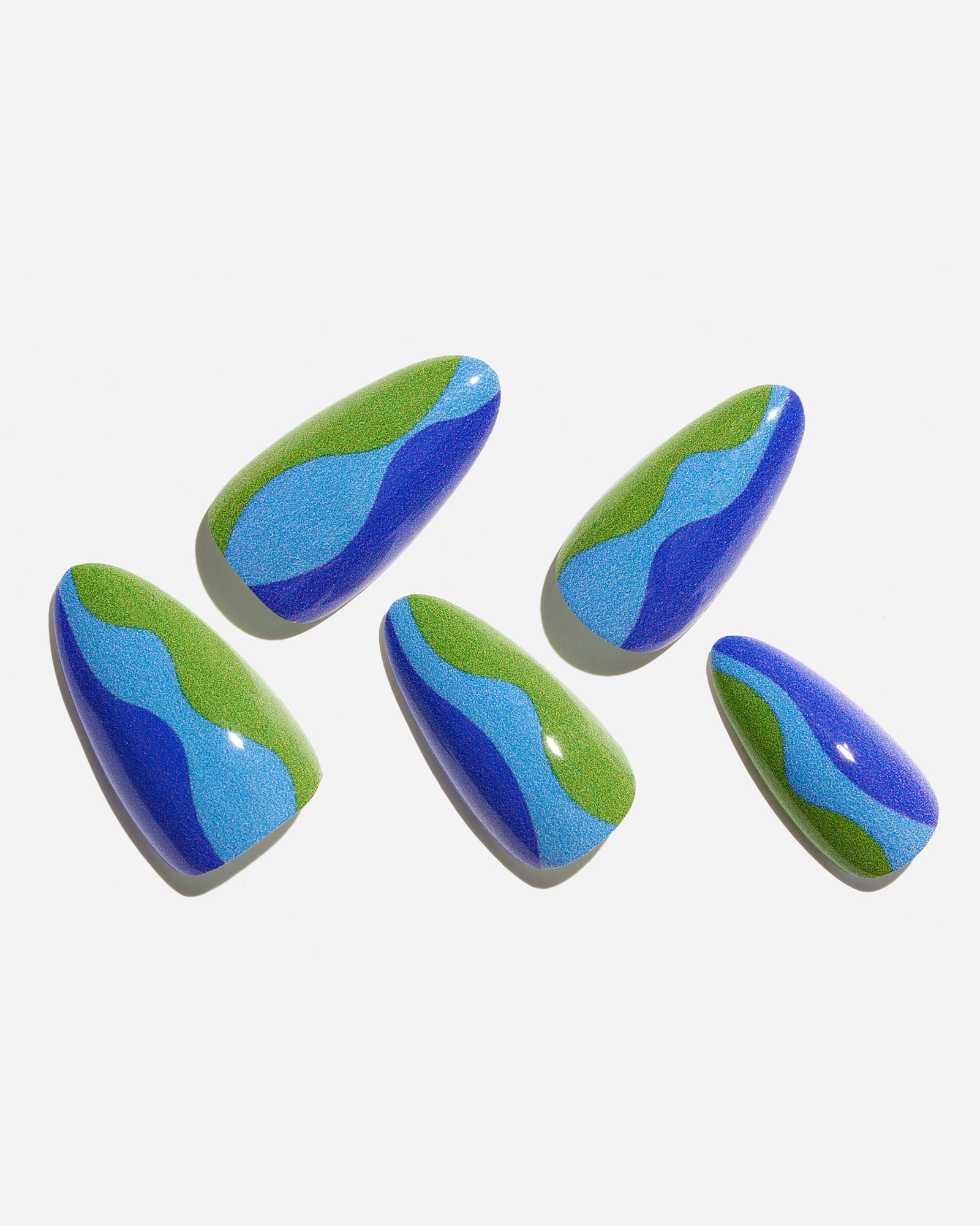 Radiant Ocean Glow Summer Nail Trends